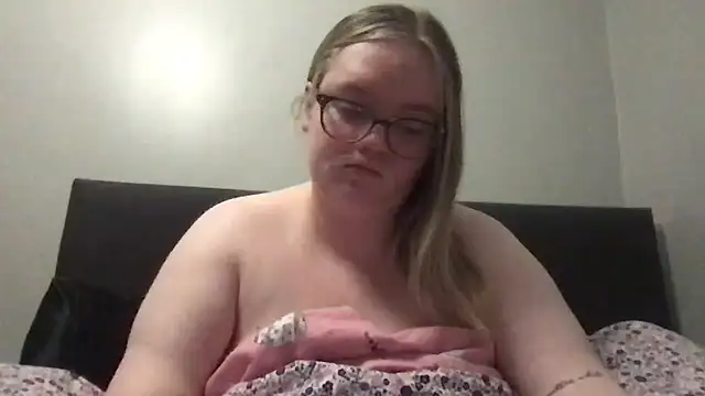 honeyyy24 online show from February 3, 10:26 pm