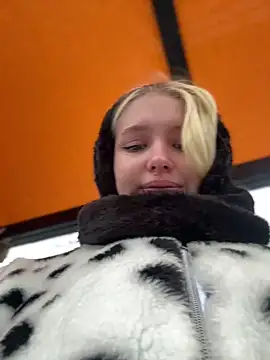 Snapshot of Milkyy_wway chatting on December 5, 7:38 am Milkyy wway online show from December 5, 7:38 am