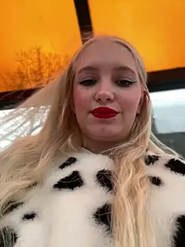 Snapshot of Milkyy_wway chatting on December 25, 7:24 am Milkyy wway online show from December 25, 7:24 am