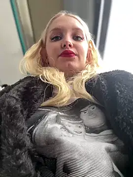 Snapshot of Milkyy_wway chatting on January 22, 10:40 am Milkyy wway online show from January 22, 10:40 am