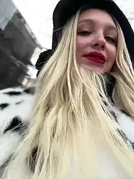 Snapshot of Milkyy_wway chatting on February 14, 7:59 am Milkyy wway online show from February 14, 7:59 am