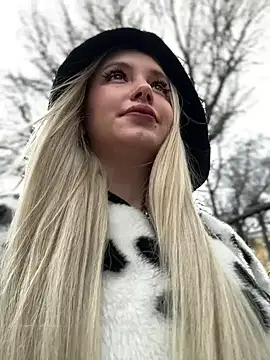 Snapshot of Milkyy_wway chatting on March 3, 7:32 am Milkyy wway online show from March 3, 7:32 am