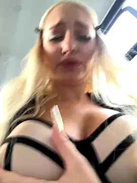 Snapshot of Milkyy_wway chatting on September 26, 7:34 am Milkyy wway online show from September 26, 7:34 am