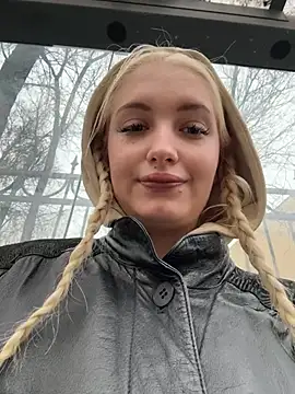 Snapshot of Milkyy_wway chatting on November 17, 7:25 am Milkyy wway online show from November 17, 7:25 am