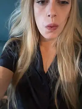 Snapshot of Lolitaxlola chatting on March 18, 10:46 am Lolitaxlola online show from March 18, 10:46 am