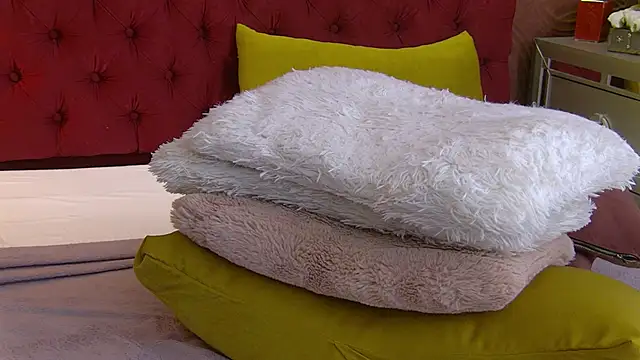 Snapshot of IrisMonn chatting on February 24, 11:43 am IrisMonn online show from February 24, 11:43 am