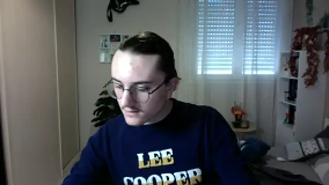 Snapshot of enzolb chatting on November 5, 8:36 am enzolb online show from November 5, 8:36 am