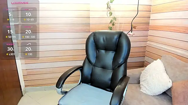 Snapshot of marien_thomson_ chatting on October 2, 1:45 am marien thomson online show from October 2, 1:45 am