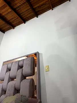 Snapshot of melyescobar chatting on November 2, 3:31 am melyescobar online show from November 2, 3:31 am