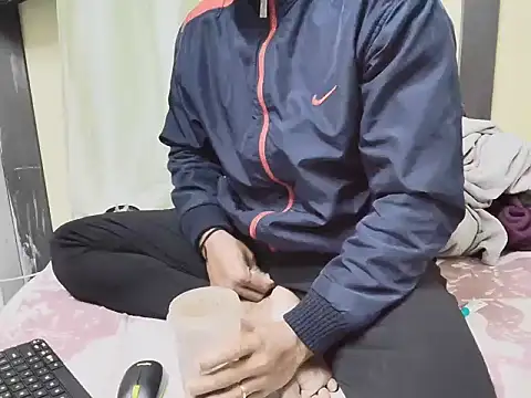 Snapshot of loveboyrp chatting on February 20, 2:18 am loveboyrp online show from February 20, 2:18 am