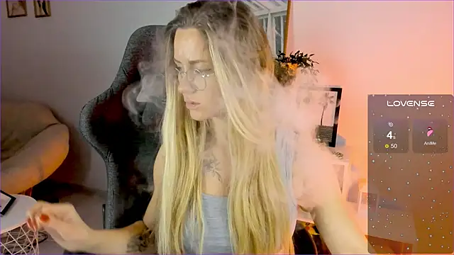 LadyIzabel online show from December 2, 5:15 am