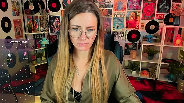 LadyIzabel online show from February 19, 7:39 am