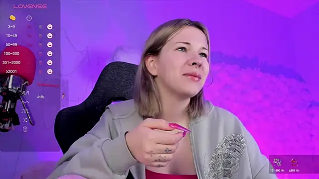 Snapshot of AliceSunday chatting on December 22, 8:16 am AliceSunday online show from December 22, 8:16 am
