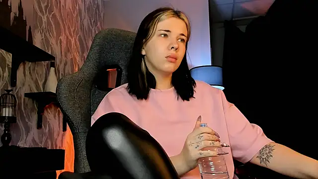 AliceSunday online show from November 11, 2:00 am