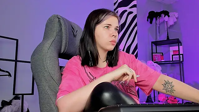 AliceSunday online show from November 13, 2:21 am