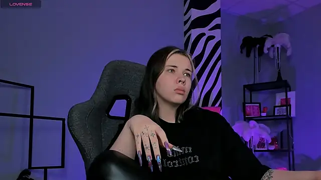 AliceSunday online show from November 24, 2:22 am