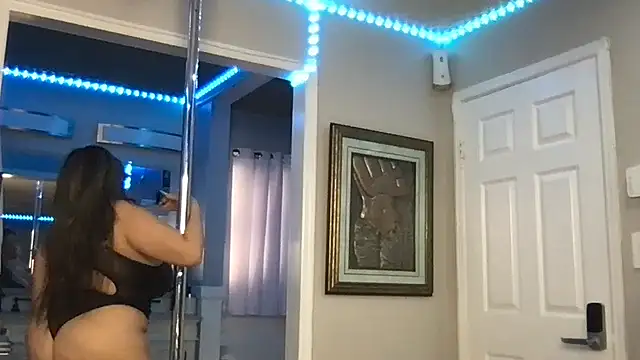 curvyfunlover online show from November 19, 1:11 pm