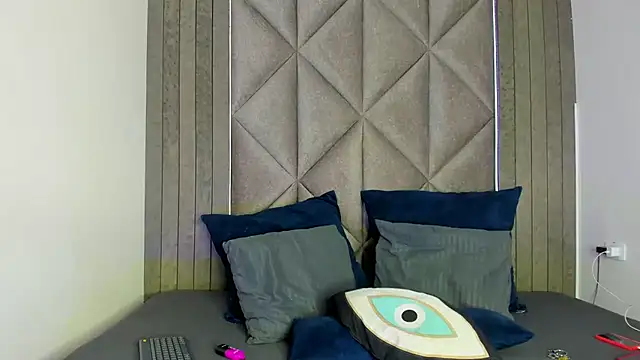 Snapshot of BriaConner_ chatting on January 13, 2:39 am BriaConner online show from January 13, 2:39 am