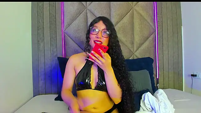 Snapshot of BriaConner_ chatting on January 23, 2:44 am BriaConner online show from January 23, 2:44 am