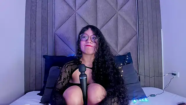 Snapshot of BriaConner_ chatting on February 4, 9:49 am BriaConner online show from February 4, 9:49 am
