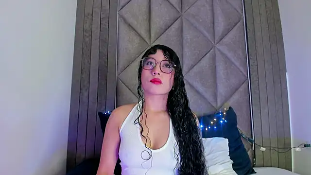 Snapshot of BriaConner_ chatting on February 10, 2:08 am BriaConner online show from February 10, 2:08 am