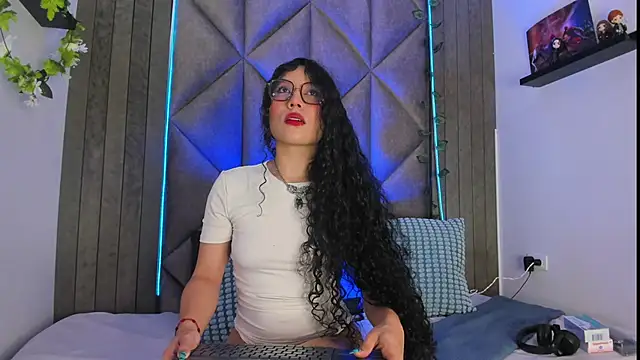 Snapshot of BriaConner_ chatting on October 17, 2:48 am BriaConner online show from October 17, 2:48 am