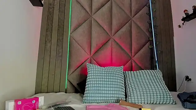 BriaConner  online show from December 19, 3:02 am