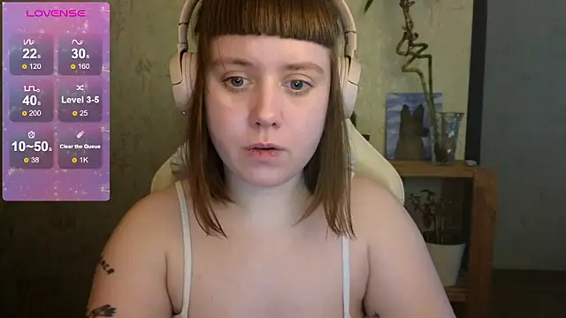 Snapshot of June_shy0 chatting on February 1, 7:47 am June shy0 online show from February 1, 7:47 am
