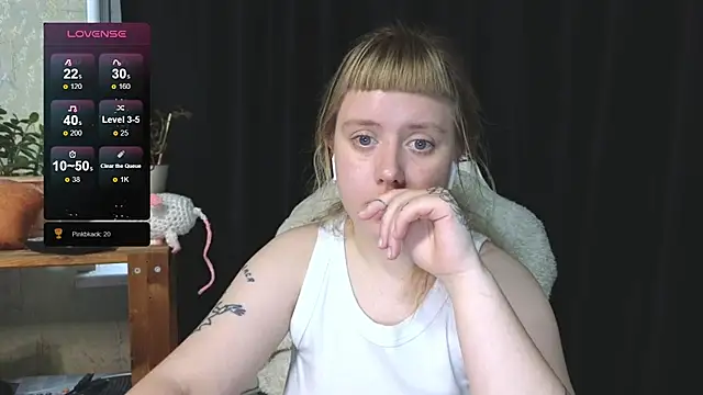 Snapshot of June_shy0 chatting on November 7, 6:57 am June shy0 online show from November 7, 6:57 am