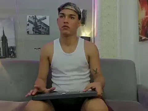 Snapshot of ryan_carter08 chatting on December 19, 1:07 pm ryan carter08 online show from December 19, 1:07 pm