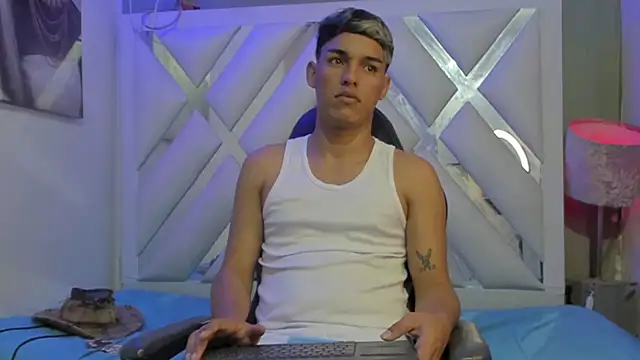 Snapshot of ryan_carter08 chatting on January 15, 1:20 pm ryan carter08 online show from January 15, 1:20 pm