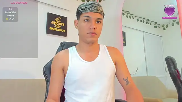 Snapshot of ryan_carter08 chatting on September 12, 2:33 am ryan carter08 online show from September 12, 2:33 am