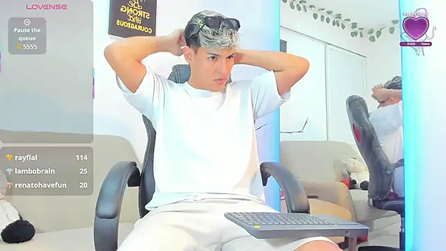 Snapshot of ryan_carter08 chatting on September 15, 2:11 am ryan carter08 online show from September 15, 2:11 am