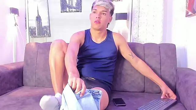 Snapshot of ryan_carter08 chatting on September 28, 12:54 pm ryan carter08 online show from September 28, 12:54 pm