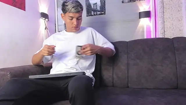 Snapshot of ryan_carter08 chatting on October 2, 12:56 pm ryan carter08 online show from October 2, 12:56 pm