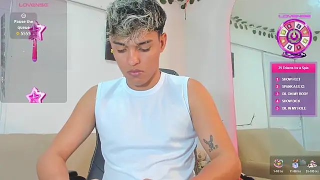 Snapshot of ryan_carter08 chatting on October 10, 1:26 am ryan carter08 online show from October 10, 1:26 am