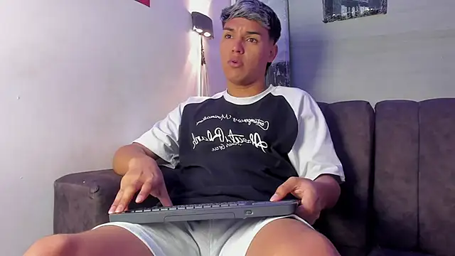 Snapshot of ryan_carter08 chatting on October 16, 12:50 pm ryan carter08 online show from October 16, 12:50 pm