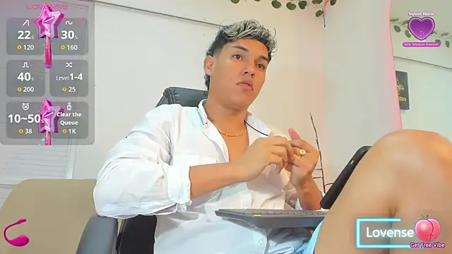 Snapshot of ryan_carter08 chatting on November 1, 2:13 am ryan carter08 online show from November 1, 2:13 am