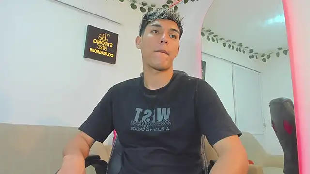 Snapshot of ryan_carter08 chatting on November 5, 2:55 am ryan carter08 online show from November 5, 2:55 am