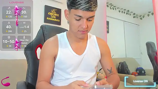 Snapshot of ryan_carter08 chatting on November 15, 3:04 am ryan carter08 online show from November 15, 3:04 am