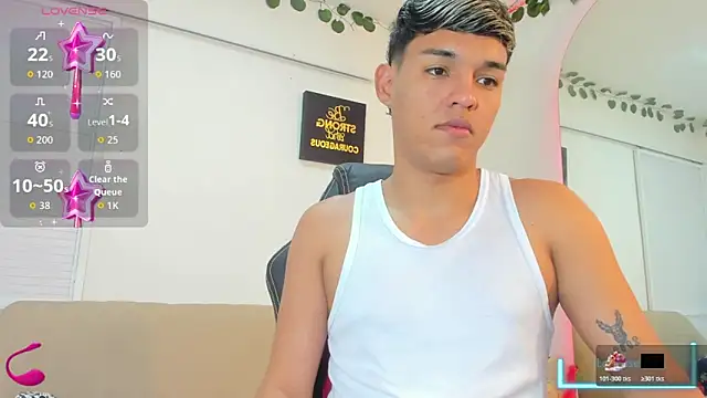 Snapshot of ryan_carter08 chatting on November 16, 1:33 am ryan carter08 online show from November 16, 1:33 am