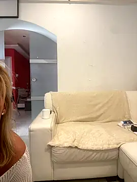 Snapshot of sissytrainz chatting on November 17, 12:11 pm sissytrainz online show from November 17, 12:11 pm