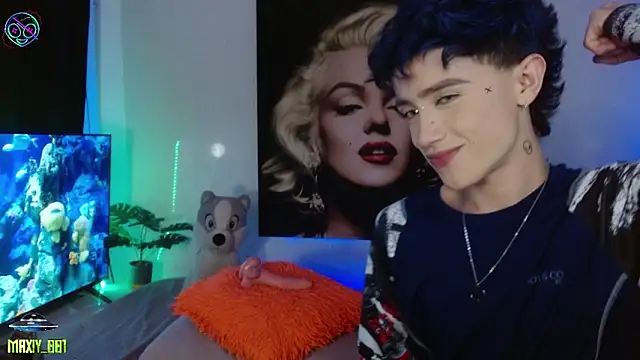 Snapshot of maxiy_001 chatting on November 7, 6:46 am maxiy 001 online show from November 7, 6:46 am