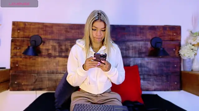 Celeste sanz online show from April 14, 9:59 am