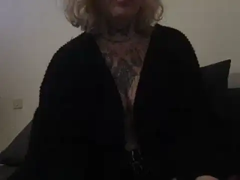 Snapshot of blondy40 chatting on March 16, 11:14 pm blondy40 online show from March 16, 11:14 pm