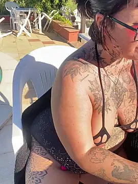 Snapshot of blondy40 chatting on October 8, 2:04 pm blondy40 online show from October 8, 2:04 pm