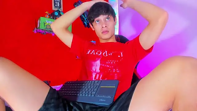 Snapshot of LilOwen_ chatting on October 25, 5:51 pm LilOwen online show from October 25, 5:51 pm