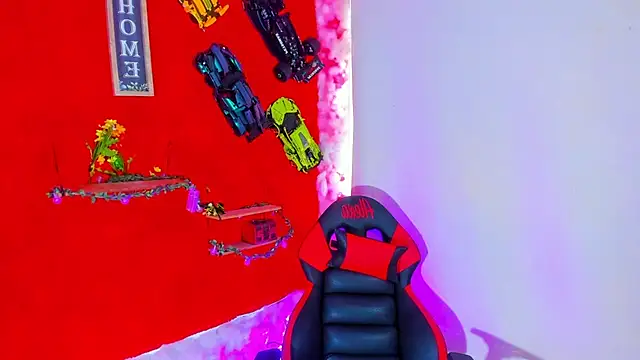 Snapshot of LilOwen_ chatting on October 31, 7:04 pm LilOwen online show from October 31, 7:04 pm