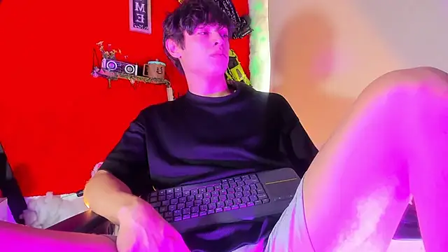 Snapshot of LilOwen_ chatting on November 23, 5:02 pm LilOwen online show from November 23, 5:02 pm