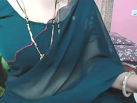 Snapshot of sunitha-3 chatting on October 18, 5:32 am sunitha-3 online show from October 18, 5:32 am